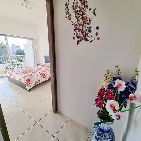 Δωμάτια σε οικογενειακή κατοικία View Λάρνακα