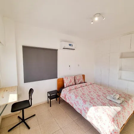 View Δωμάτια σε οικογενειακή κατοικία Λάρνακα